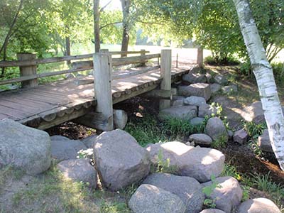Bild 8: Neubau einer Holzbrücke in Parkanlage