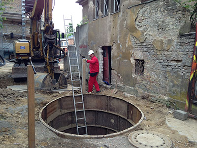 Bild 9: Herstellung einer gesicherten Montagebaugrube im gewerblichen Altbaubestand